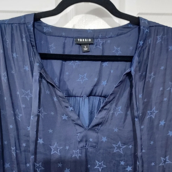 Torrid Peasant Blouse - Charmeuse Jacquard Star Navy in Size 3 / 22-24 - Picture 5 of 15